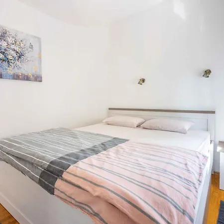 In 39040 Apartman Dramalj