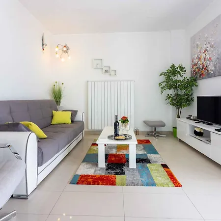 Appartamento In 39040