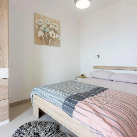 Apartman In 39040 *