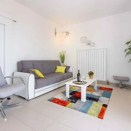 In 39040 Apartman Dramalj