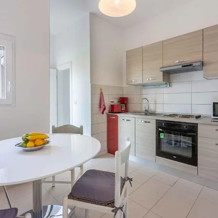 In 39040 Apartman Dramalj