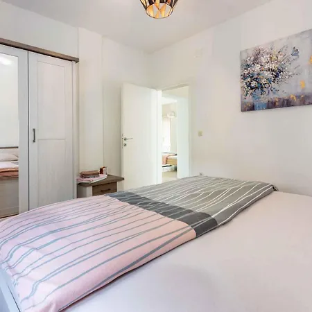 In 39040 Apartman Dramalj